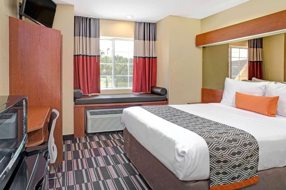 Queen Room - Disability Access/Non-Smoking interior