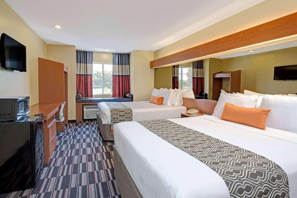 Queen Room with Two Queen Beds - Disability Access/Non-Smoking interior